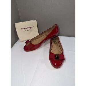 NWOT Salvatore Ferragamo Red Patent Leather Varina Ballet Flats Shoes 7 Vara Bow